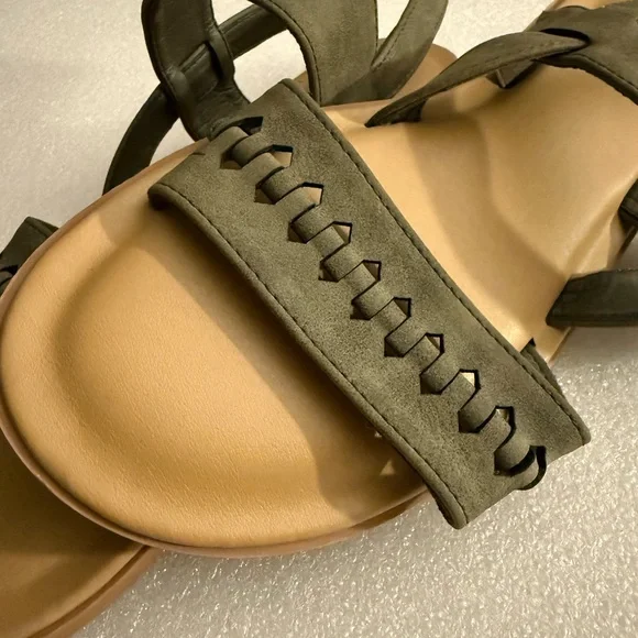 OLIVE GREEN Strappy Comfort Sandals - Size 8.5 - Picture 12 of 15